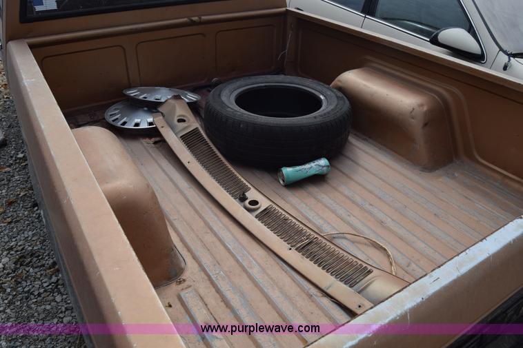 image for item J7203 1987 Chevrolet S10 pickup truck