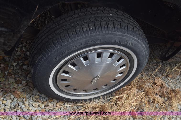 image for item J7203 1987 Chevrolet S10 pickup truck