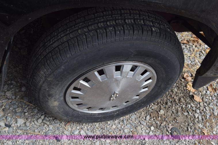 image for item J7203 1987 Chevrolet S10 pickup truck