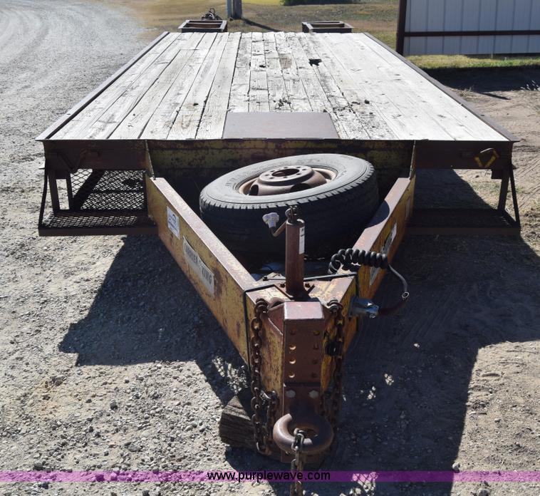 image for item J7844 1984 Carrier King equipment trailer