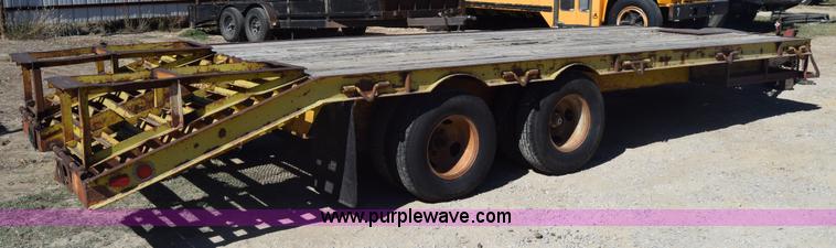 image for item J7844 1984 Carrier King equipment trailer