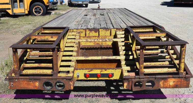 image for item J7844 1984 Carrier King equipment trailer