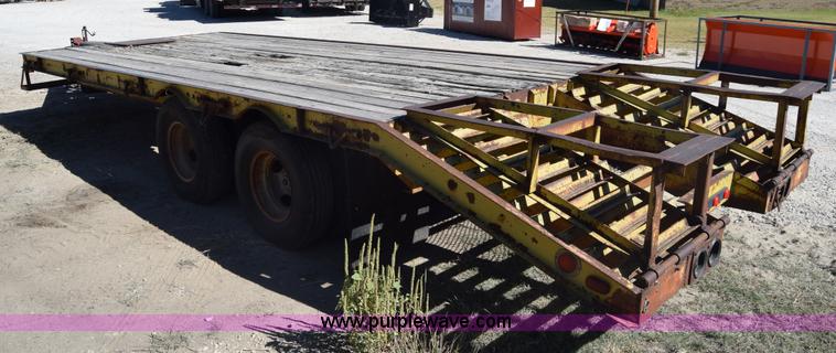 image for item J7844 1984 Carrier King equipment trailer