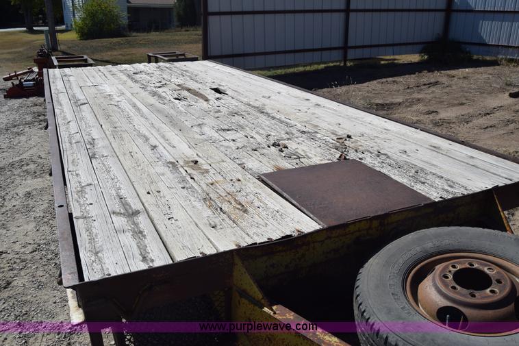 image for item J7844 1984 Carrier King equipment trailer