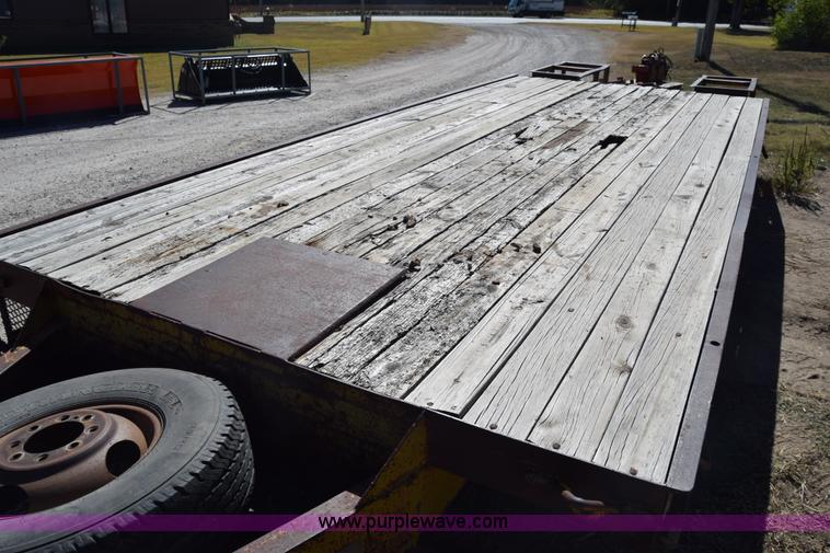 image for item J7844 1984 Carrier King equipment trailer