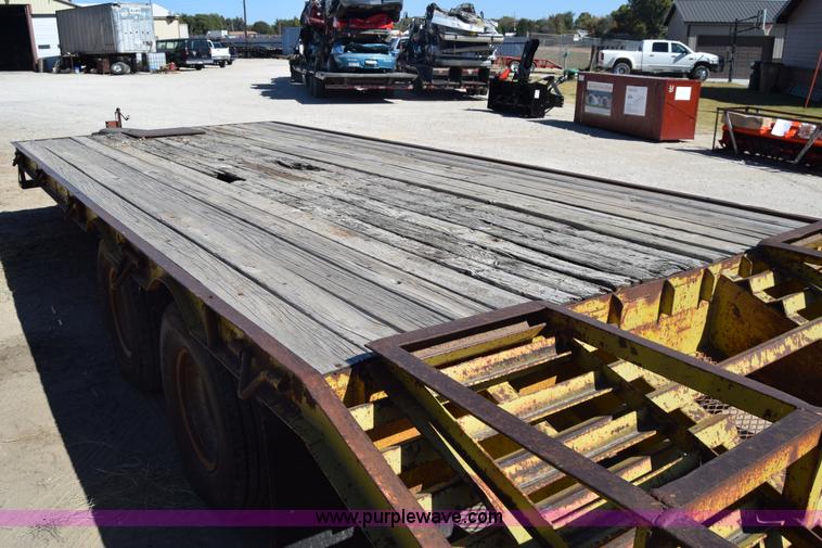 image for item J7844 1984 Carrier King equipment trailer