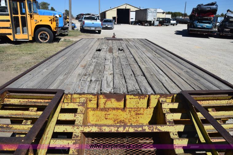 image for item J7844 1984 Carrier King equipment trailer