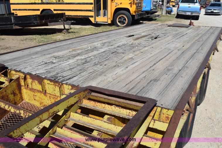 image for item J7844 1984 Carrier King equipment trailer