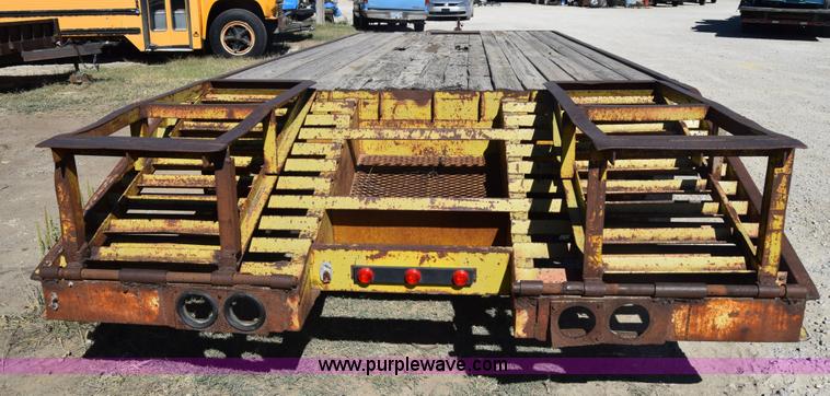 image for item J7844 1984 Carrier King equipment trailer