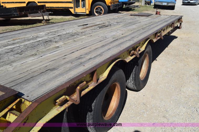 image for item J7844 1984 Carrier King equipment trailer
