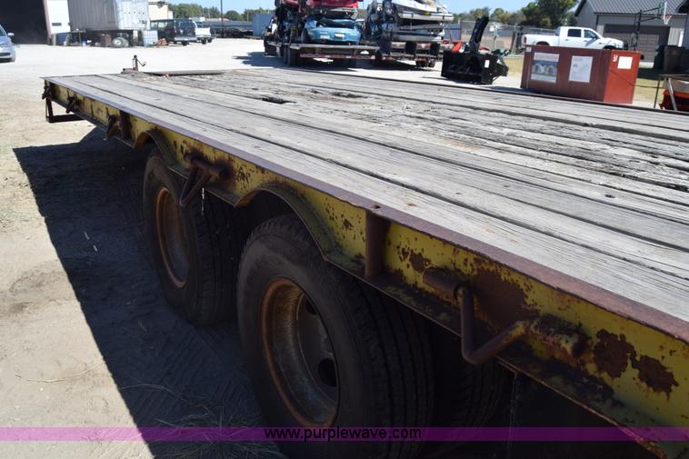 image for item J7844 1984 Carrier King equipment trailer