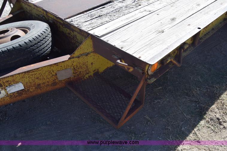 image for item J7844 1984 Carrier King equipment trailer