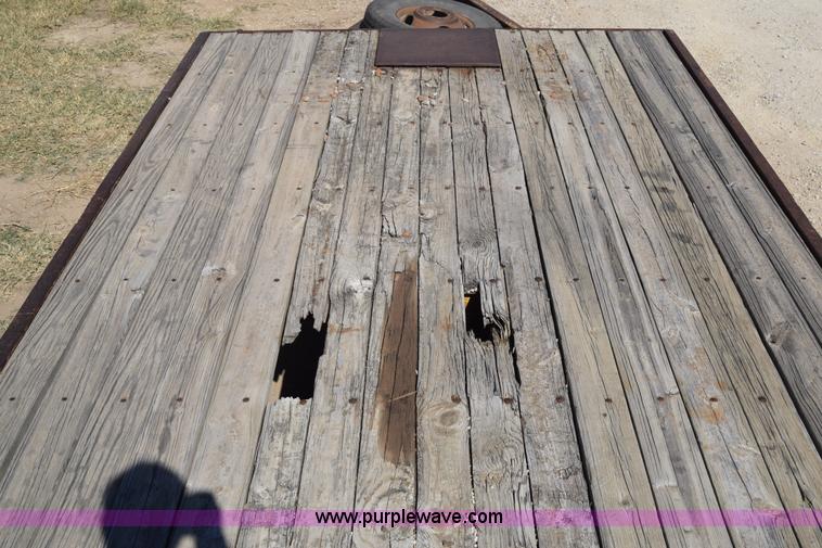 image for item J7844 1984 Carrier King equipment trailer