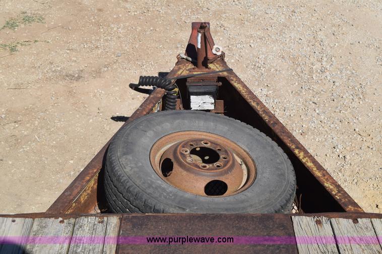 image for item J7844 1984 Carrier King equipment trailer