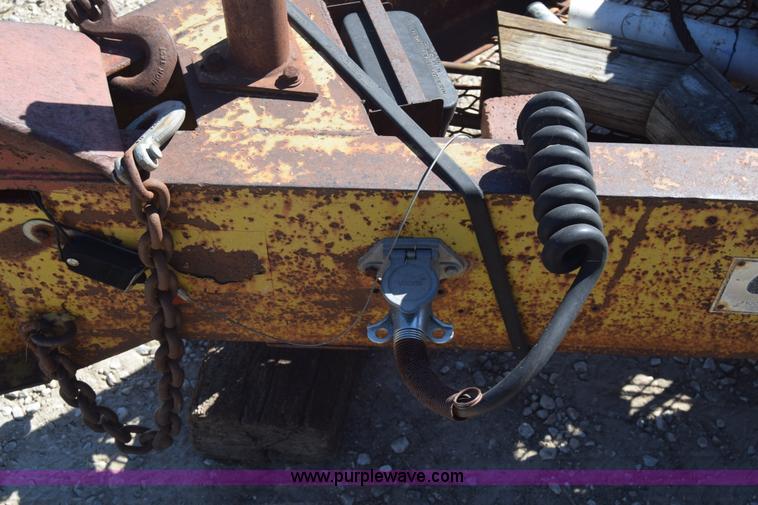 image for item J7844 1984 Carrier King equipment trailer