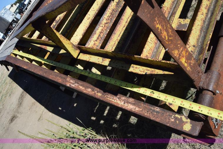 image for item J7844 1984 Carrier King equipment trailer