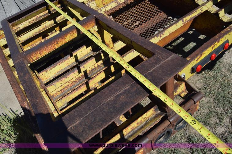 image for item J7844 1984 Carrier King equipment trailer