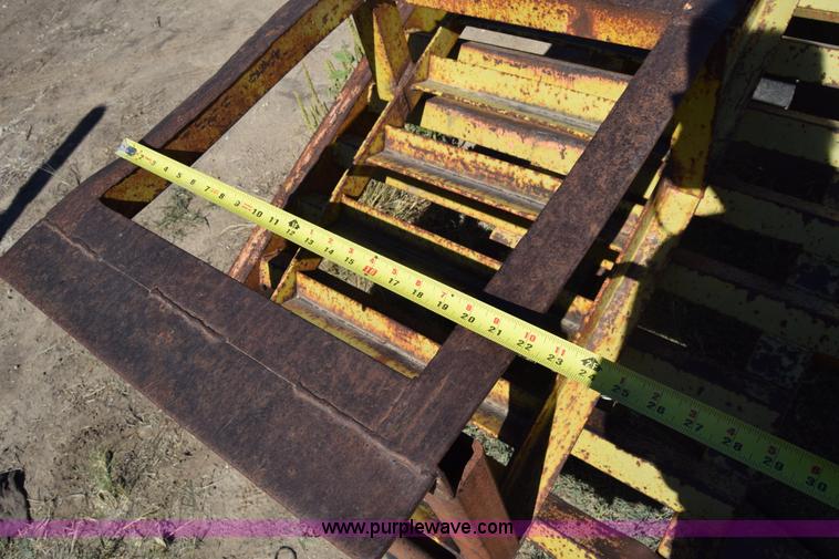 image for item J7844 1984 Carrier King equipment trailer