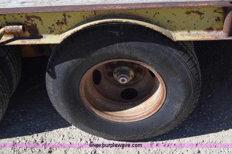 image for item J7844 1984 Carrier King equipment trailer