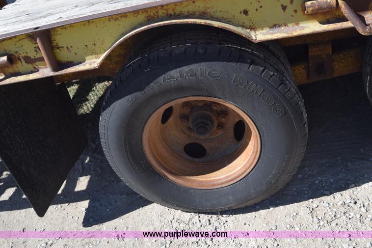 image for item J7844 1984 Carrier King equipment trailer