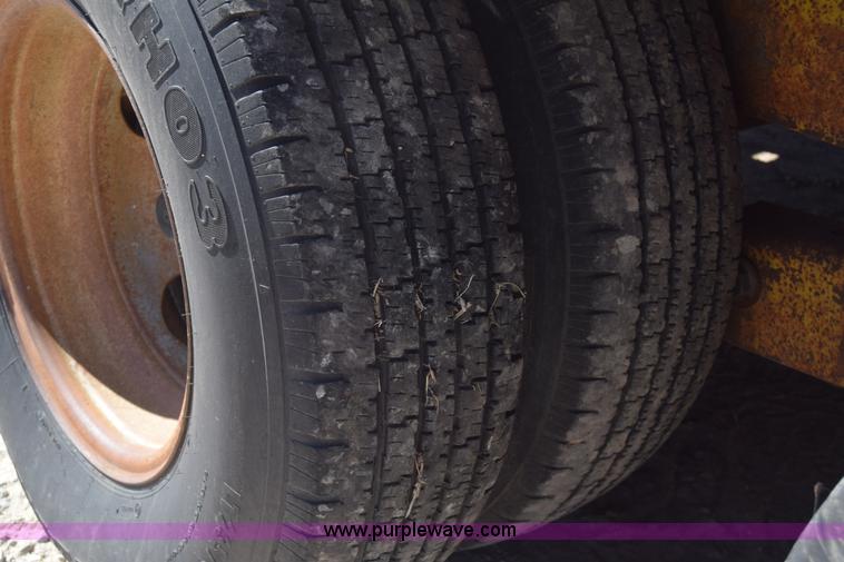 image for item J7844 1984 Carrier King equipment trailer