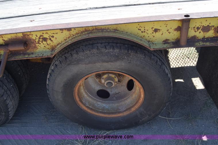 image for item J7844 1984 Carrier King equipment trailer