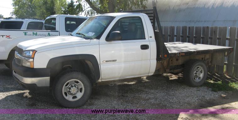 image for item J7879 2004 Chevrolet Silverado 2500HD flatbed pickup truck