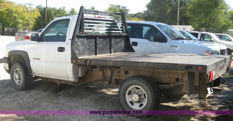 image for item J7879 2004 Chevrolet Silverado 2500HD flatbed pickup truck