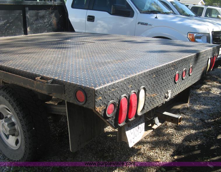 image for item J7879 2004 Chevrolet Silverado 2500HD flatbed pickup truck