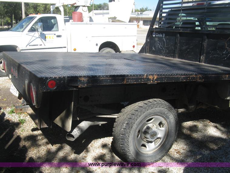 image for item J7879 2004 Chevrolet Silverado 2500HD flatbed pickup truck