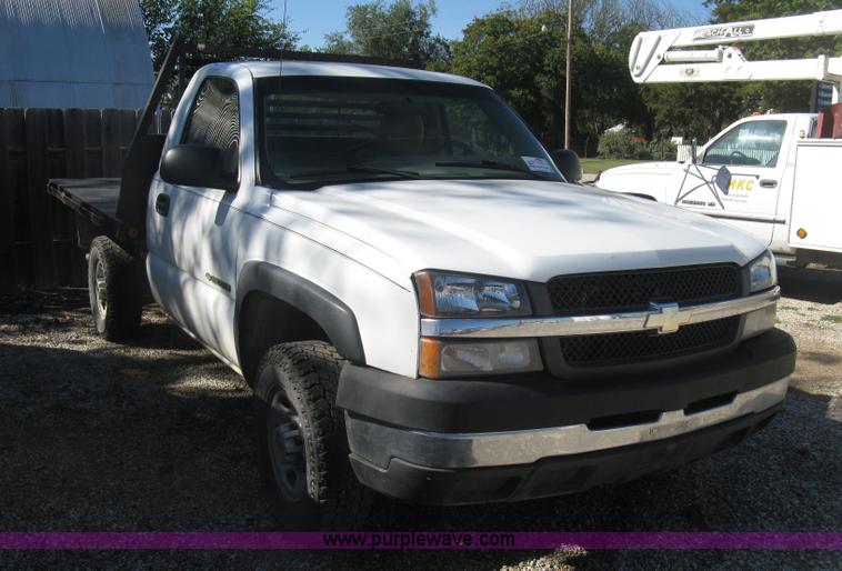 image for item J7879 2004 Chevrolet Silverado 2500HD flatbed pickup truck