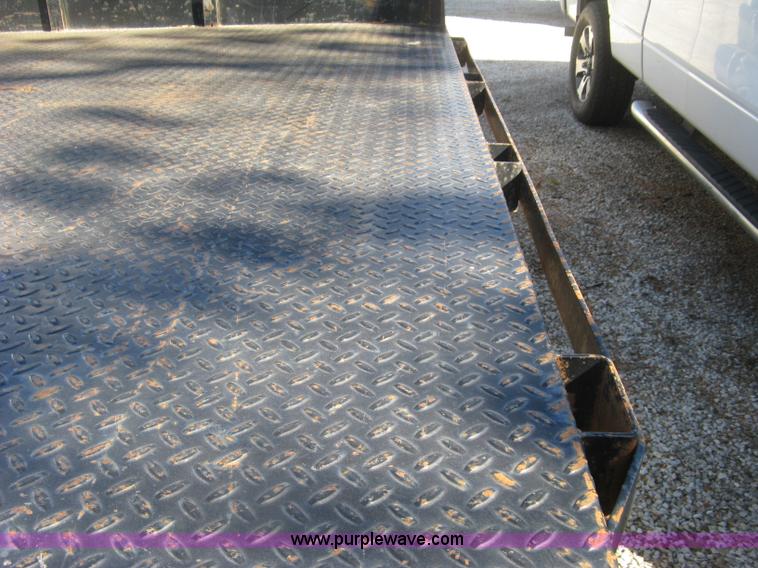 image for item J7879 2004 Chevrolet Silverado 2500HD flatbed pickup truck