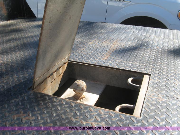 image for item J7879 2004 Chevrolet Silverado 2500HD flatbed pickup truck