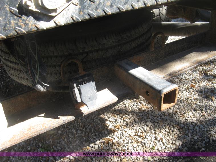 image for item J7879 2004 Chevrolet Silverado 2500HD flatbed pickup truck