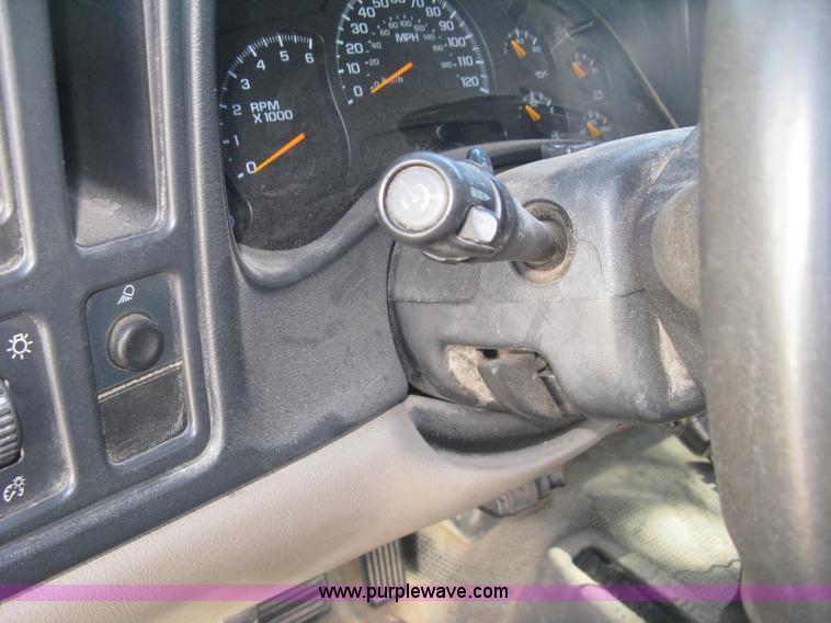 image for item J7879 2004 Chevrolet Silverado 2500HD flatbed pickup truck