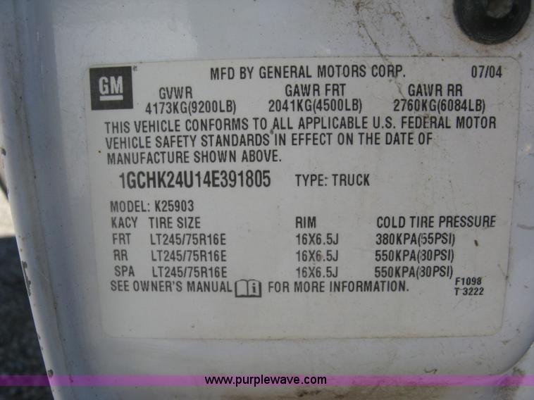 image for item J7879 2004 Chevrolet Silverado 2500HD flatbed pickup truck