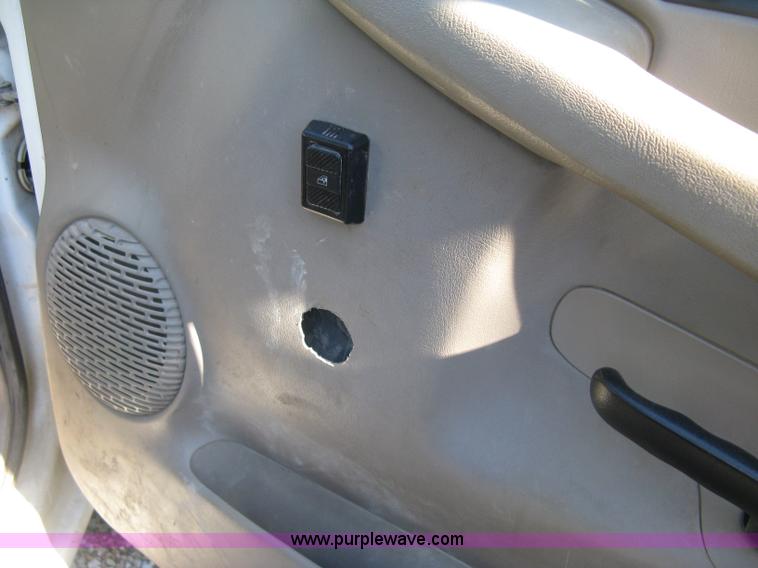 image for item J7879 2004 Chevrolet Silverado 2500HD flatbed pickup truck