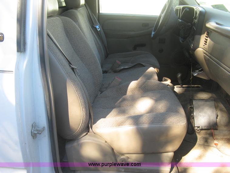 image for item J7879 2004 Chevrolet Silverado 2500HD flatbed pickup truck