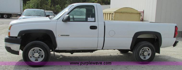 image for item J8719 2006 Chevrolet Silverado 2500HD pickup truck