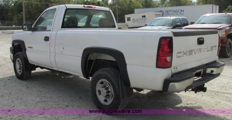 image for item J8719 2006 Chevrolet Silverado 2500HD pickup truck