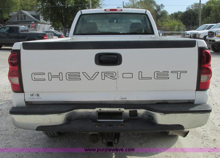 image for item J8719 2006 Chevrolet Silverado 2500HD pickup truck