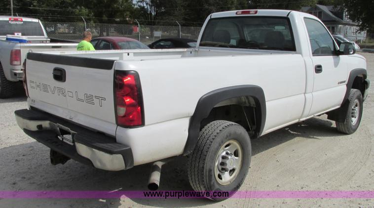 image for item J8719 2006 Chevrolet Silverado 2500HD pickup truck
