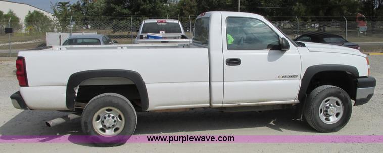 image for item J8719 2006 Chevrolet Silverado 2500HD pickup truck