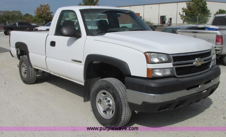 image for item J8719 2006 Chevrolet Silverado 2500HD pickup truck