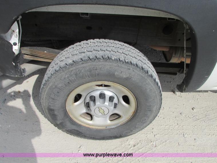 image for item J8719 2006 Chevrolet Silverado 2500HD pickup truck