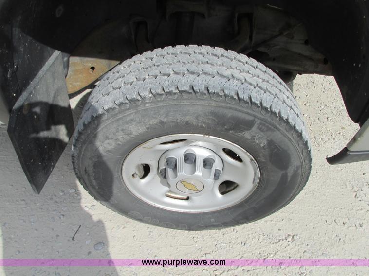 image for item J8719 2006 Chevrolet Silverado 2500HD pickup truck