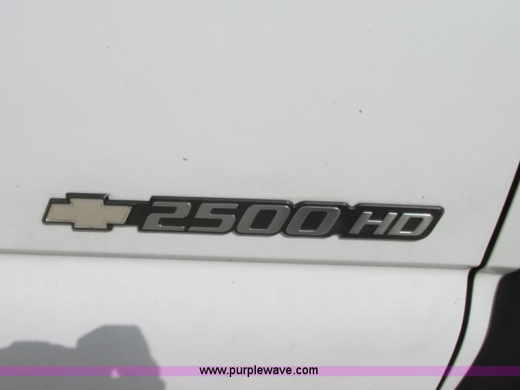 image for item J8719 2006 Chevrolet Silverado 2500HD pickup truck