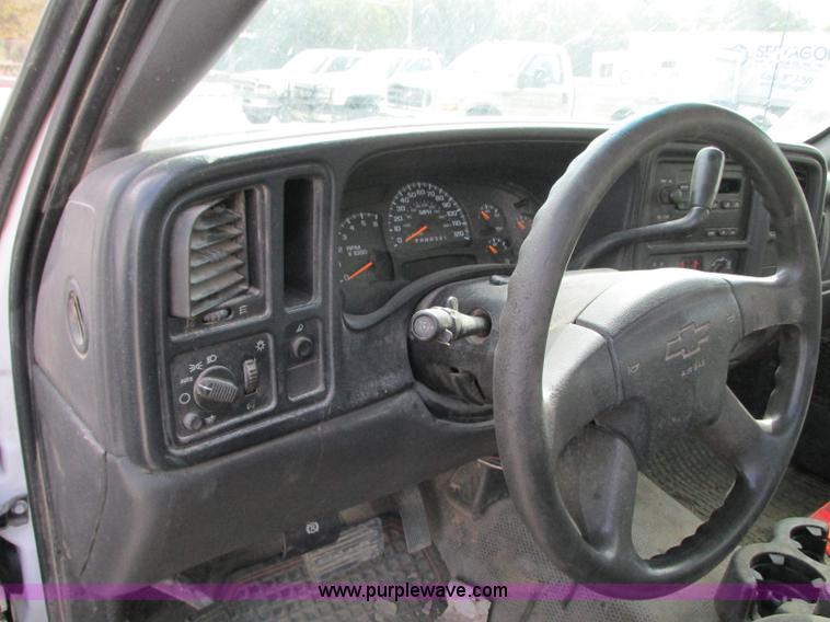 image for item J8719 2006 Chevrolet Silverado 2500HD pickup truck