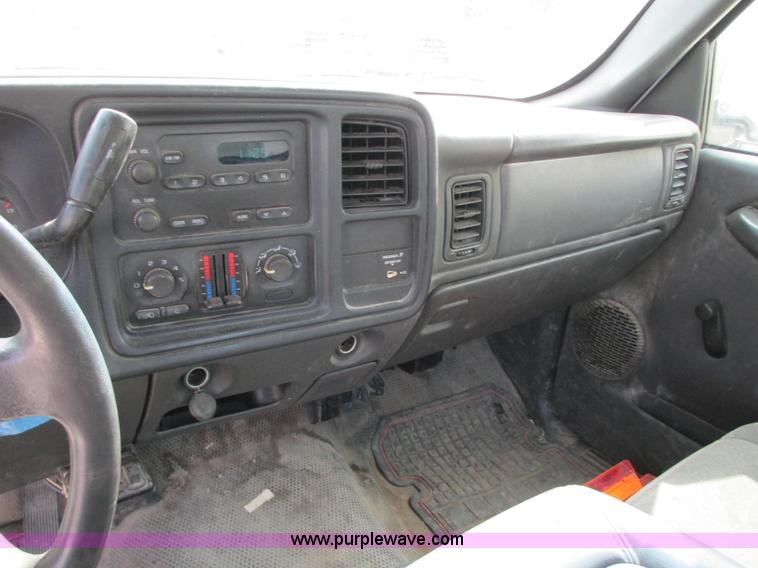 image for item J8719 2006 Chevrolet Silverado 2500HD pickup truck