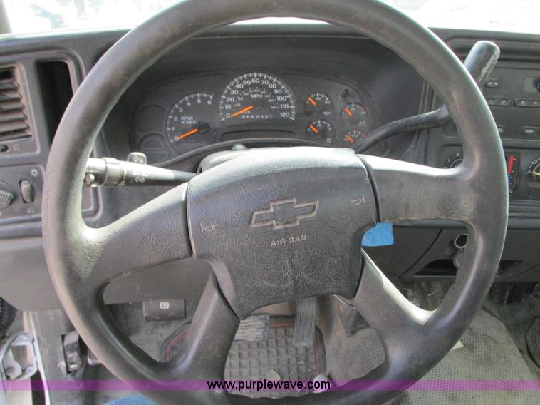 image for item J8719 2006 Chevrolet Silverado 2500HD pickup truck